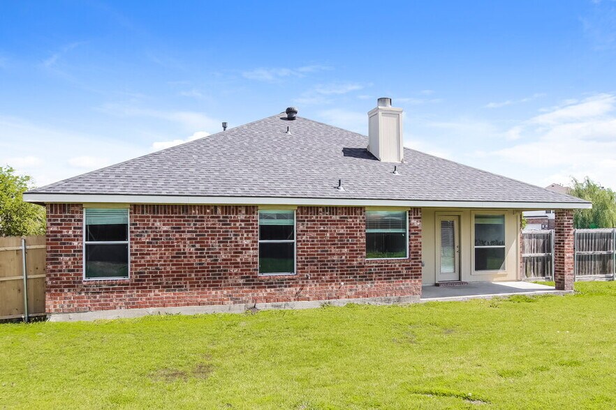 Building Photo - 2201 Woodberry Dr