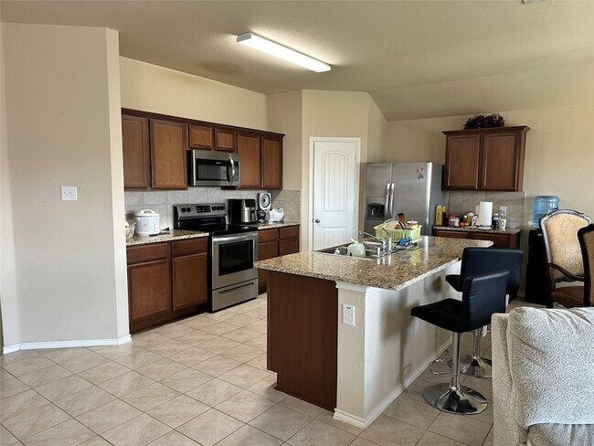 Building Photo - 915 Quartz Trl