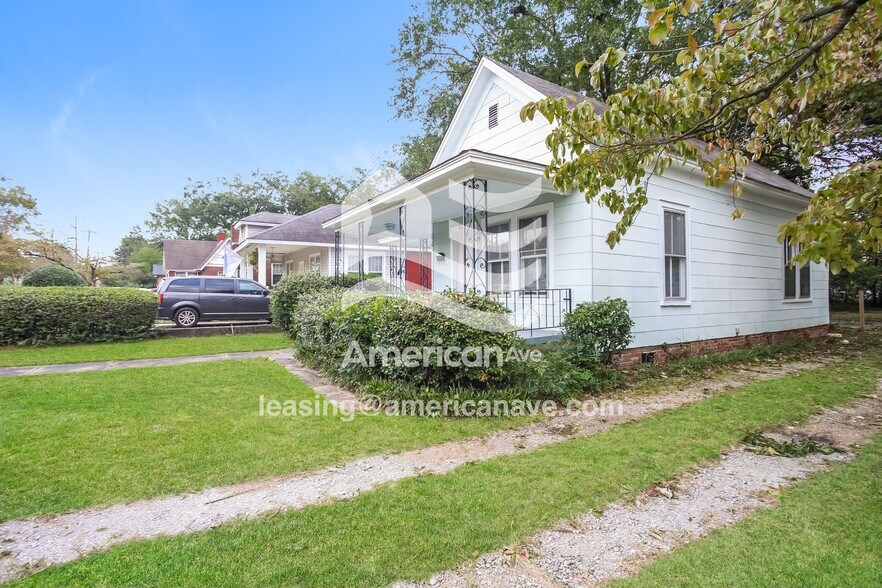 Building Photo - 3213 River Dr