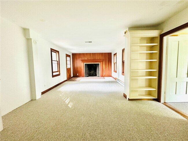 Building Photo - 1253 Fairport Rd
