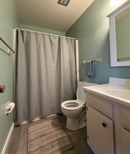 Building Photo - 1708 S Lee St