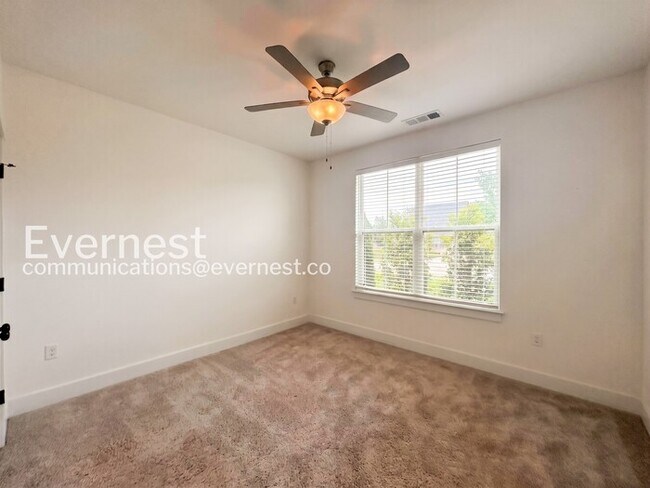 Building Photo - 3 Bed/2 Bath Home with Garage / Pet-Friendly / Available Now!