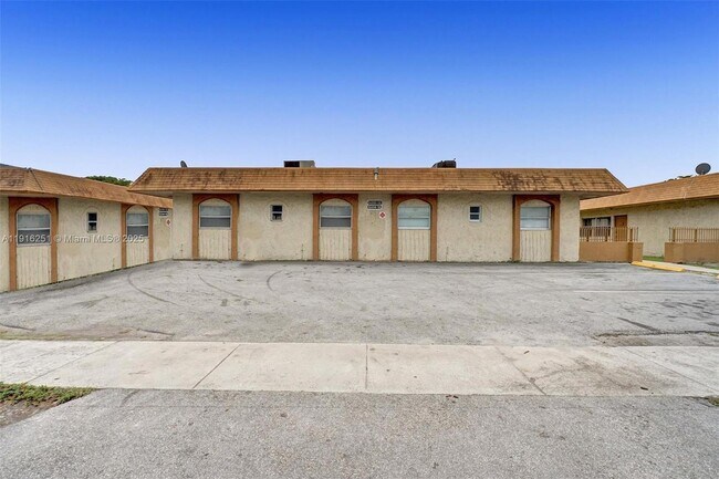 Building Photo - 5316 NW 24th Ct