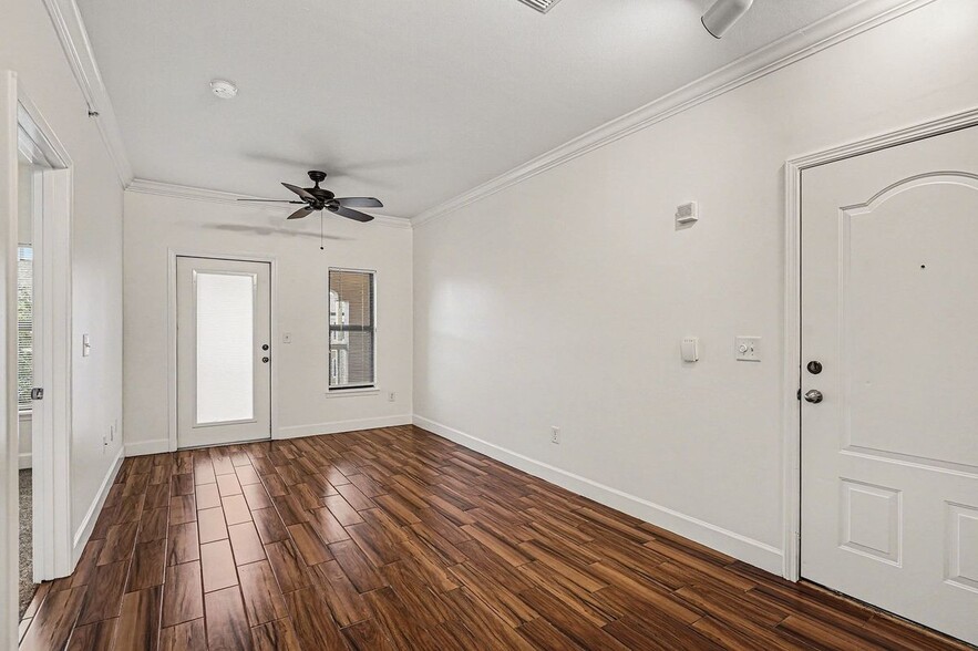 Building Photo - 6440 Borasco Dr