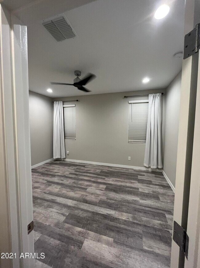 Building Photo - 5410 W Country Garden Ln