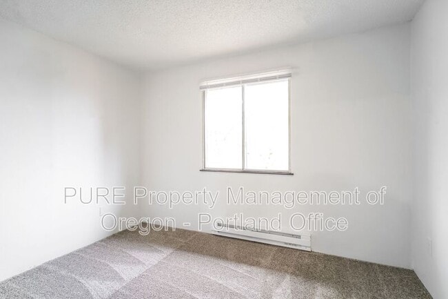Building Photo - 14206 NE Sandy Blvd