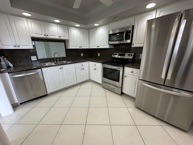 Primary Photo - 250 John F Kennedy Dr