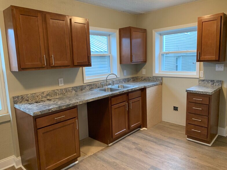 Building Photo - 4815 Ohio St