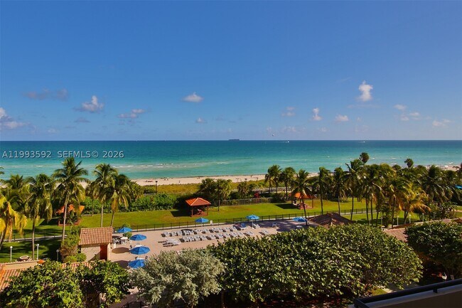 Building Photo - 2555 Collins Ave