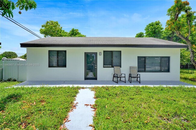 Building Photo - 10424 NW 33rd Ave