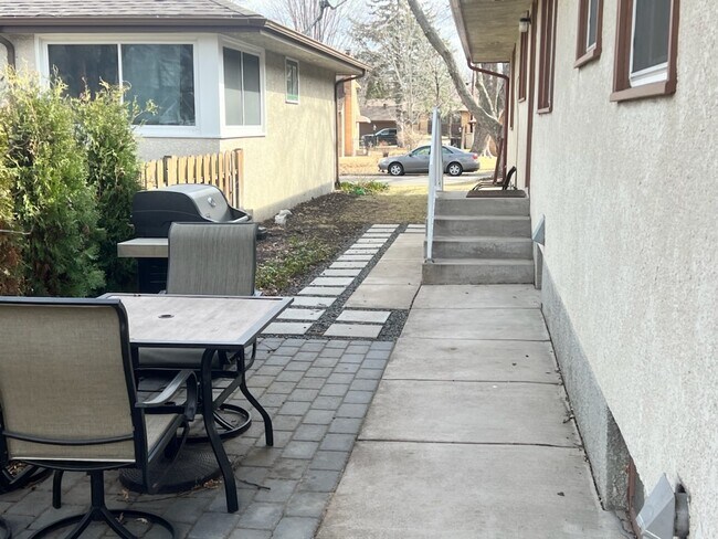 Building Photo - Completely remodeled 3 bedroom duplex in c...