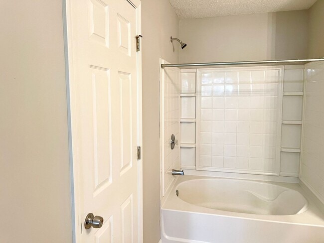 Building Photo - Welcome to this charming brick townhome in Lithonia, GA 2br/2.5 bath Townhome!