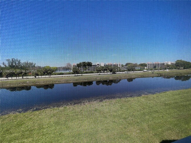 Building Photo - 2851 N Oakland Forest Dr