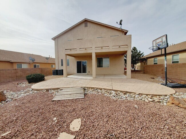 Building Photo - 3 Bedroom 2.5 Bathroom