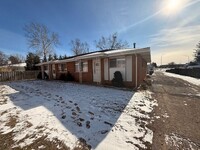 Building Photo - Duplex unit w attached garage