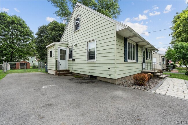 Building Photo - 211 Windemere Rd