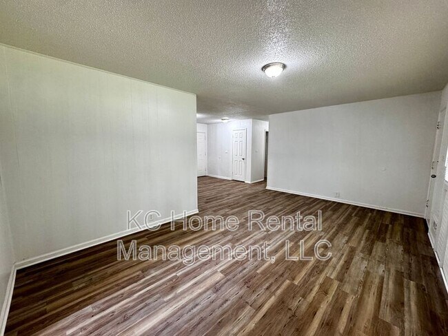 Building Photo - 7507 E 108th St
