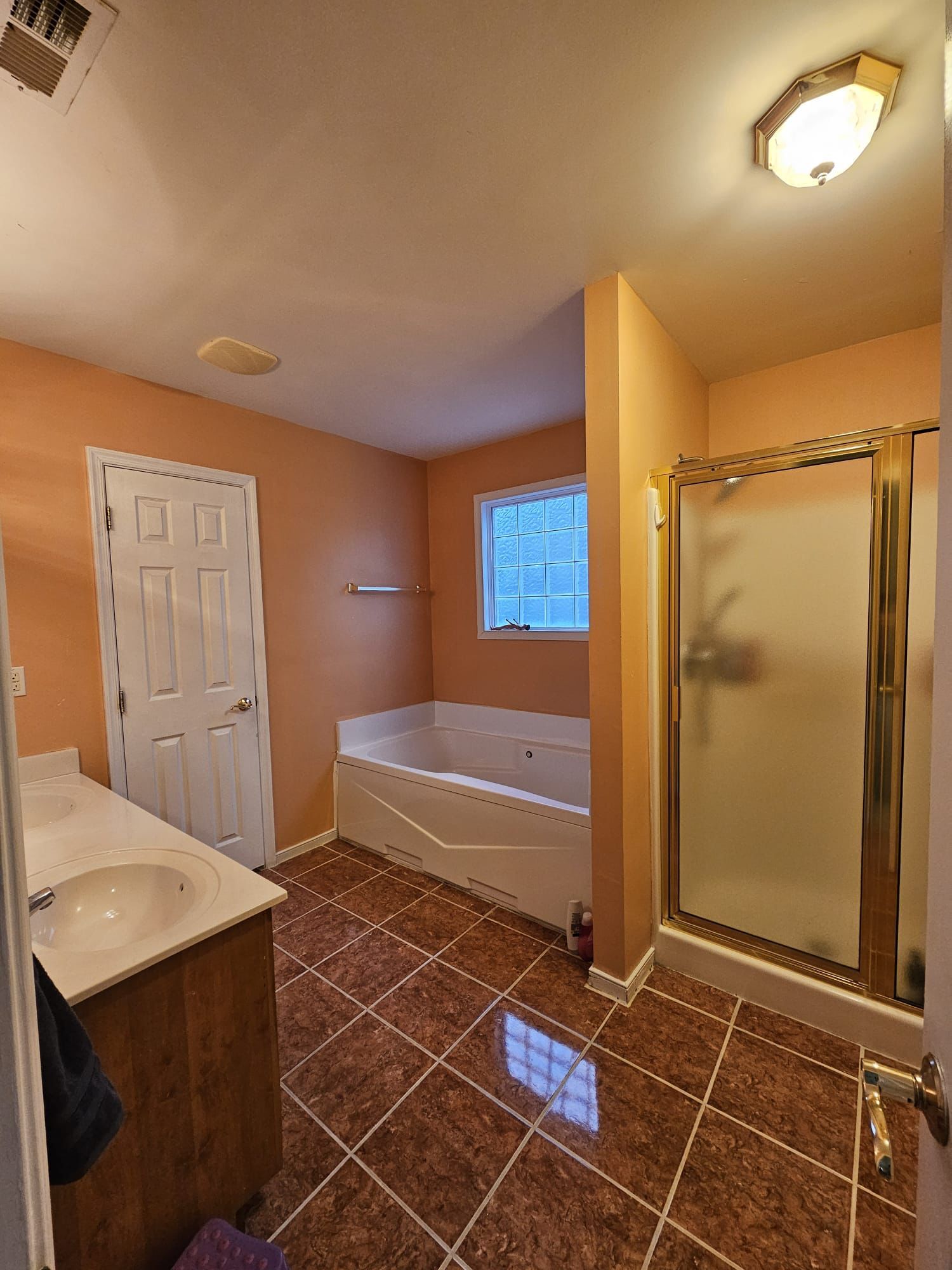 Building Photo - 1300 Lomond Dr