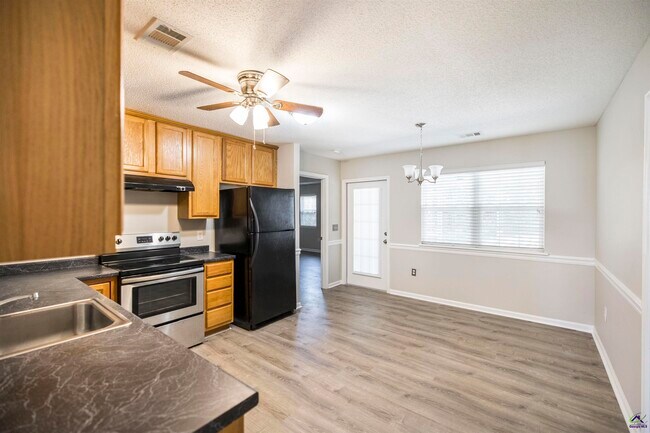 Building Photo - 309 Deerfield Cir