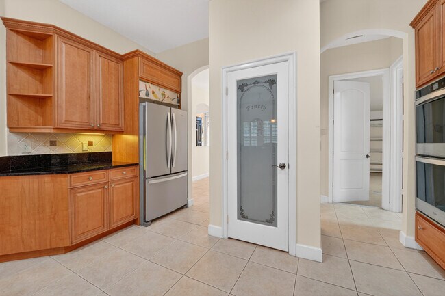 Building Photo - 854 SW St Tropez Ct