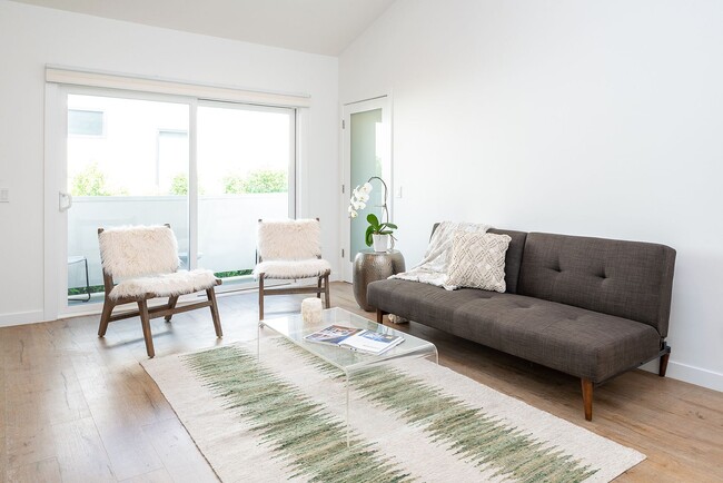 Building Photo - Off Melrose WEHO