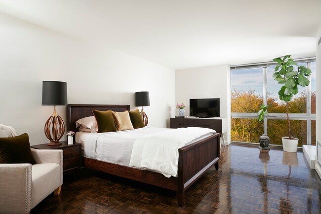 Building Photo - 1555 N Dearborn Pky