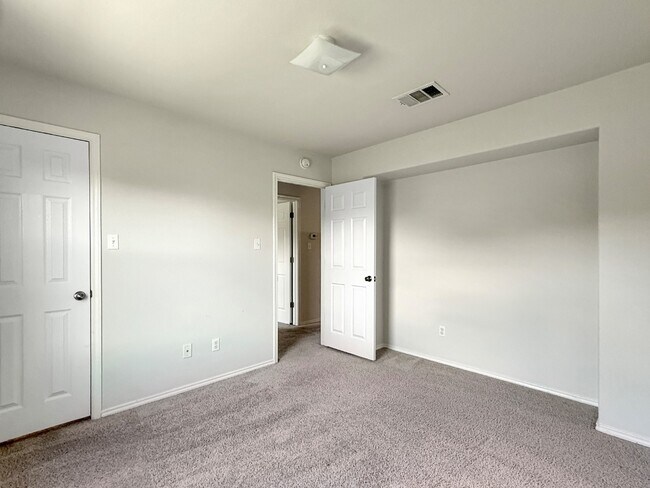 Building Photo - 165 Flagstone Trail