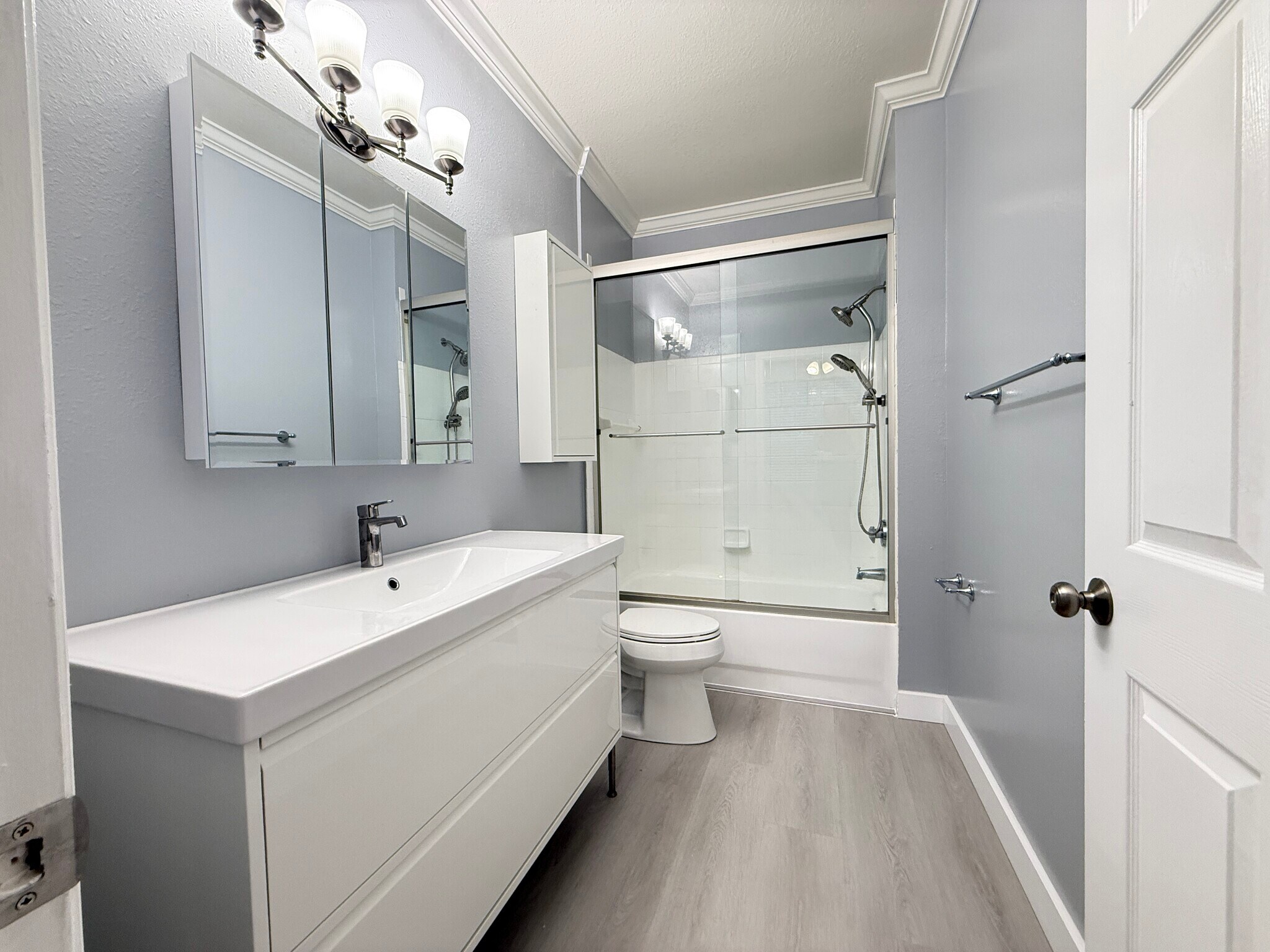 Building Photo - 9586 Lake Chase Island Way