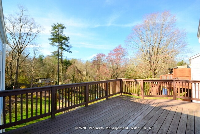 Building Photo - 17 Morris St