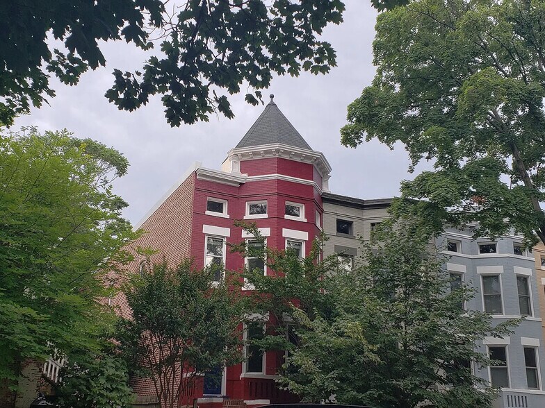 Building Photo - 331 11th St NE
