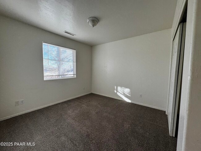 Building Photo - 3335 N Yavapai Ct