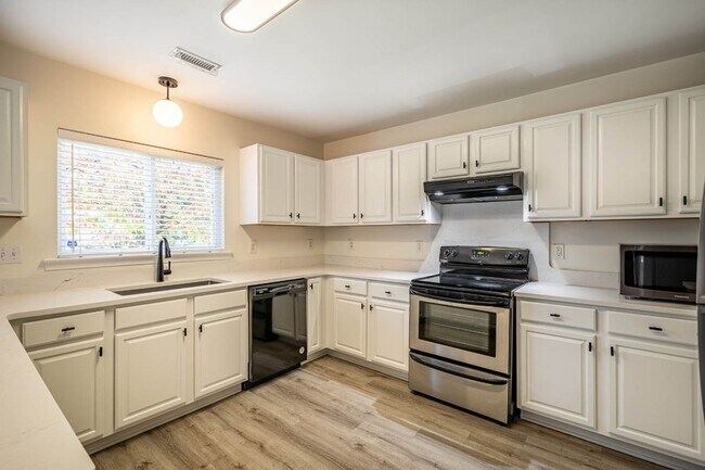 Building Photo - 718 Delta Downs Dr