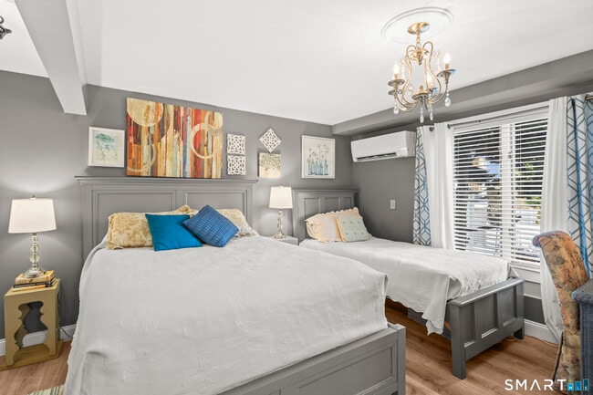 Building Photo - 801 Pequot Ave