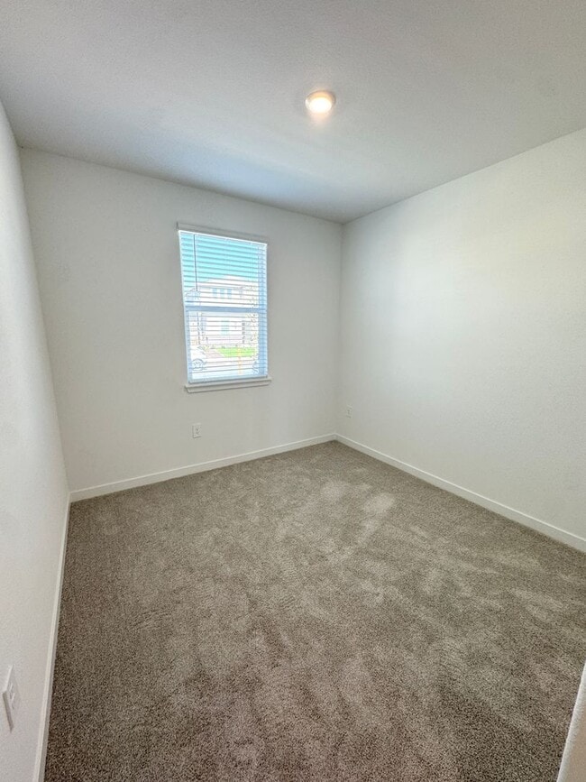 Building Photo - 5372 Island Yacht Wy