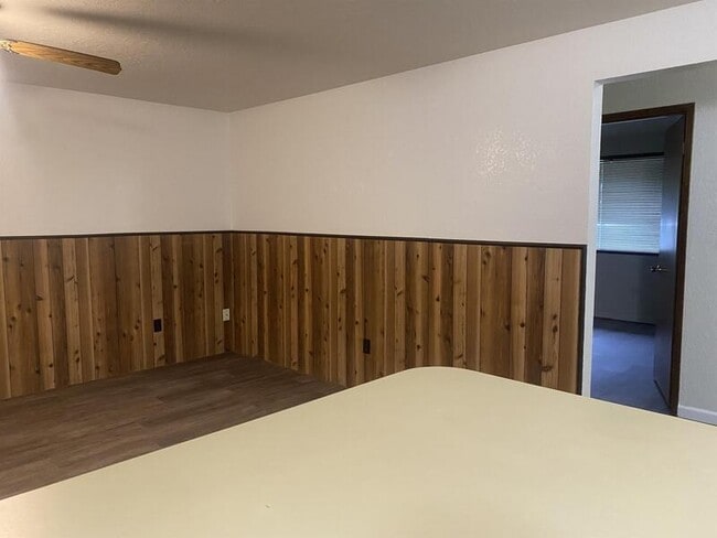 Building Photo - 2963 W Lorraine Ave