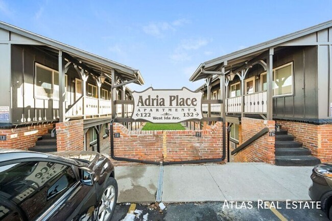 Building Photo - 132 W Ida Ave