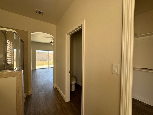 Building Photo - Beautiful 4 Bedroom in NW!