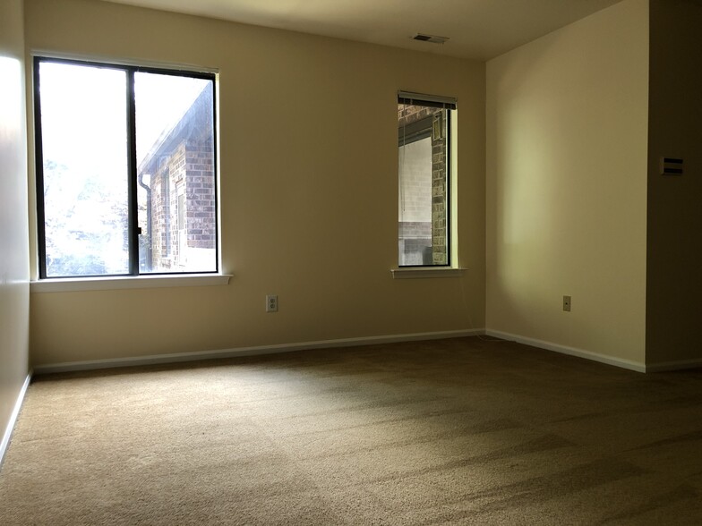 Building Photo - 506 Mountainview Dr