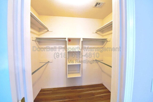 Building Photo - 11621 S Mulberry Ln