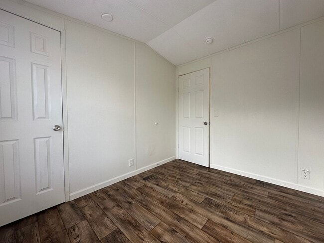 Building Photo - 1012 10th St