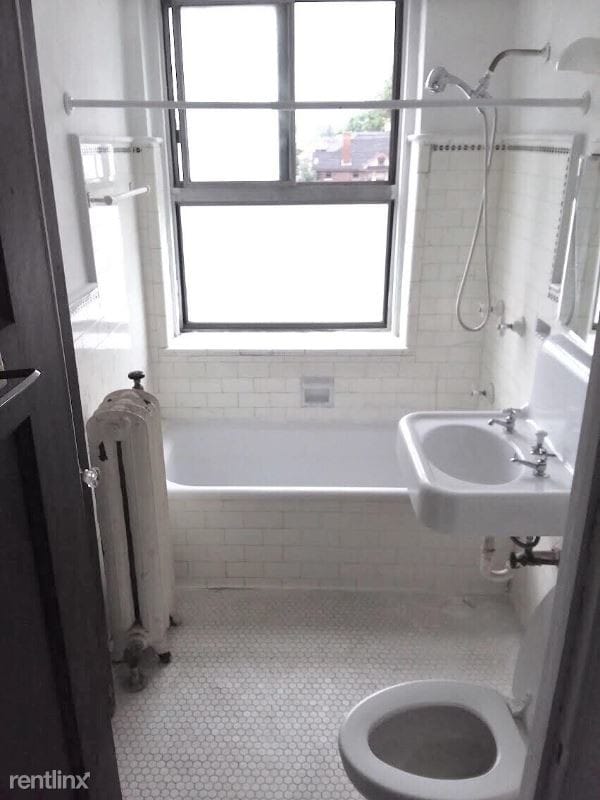 Building Photo - 1 br, 1 bath Apartment - 10 Ferris St