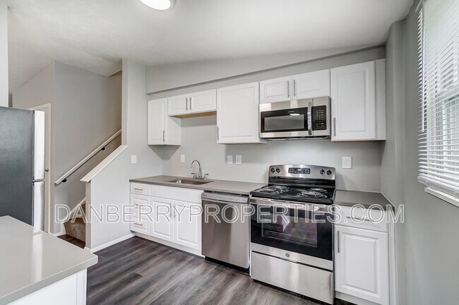 Building Photo - 3539 Turret Green Dr