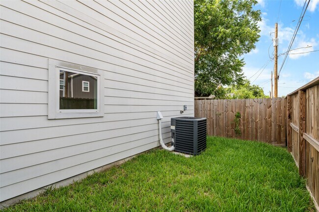 Building Photo - 4631 Balkin St