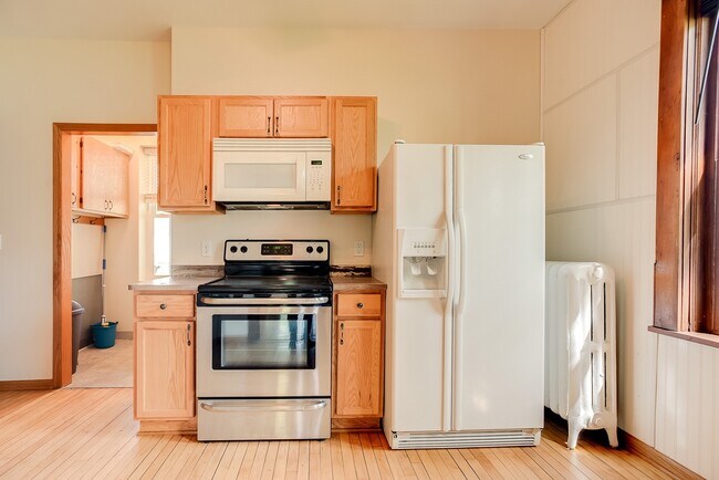 Building Photo - 1360 Dale St N