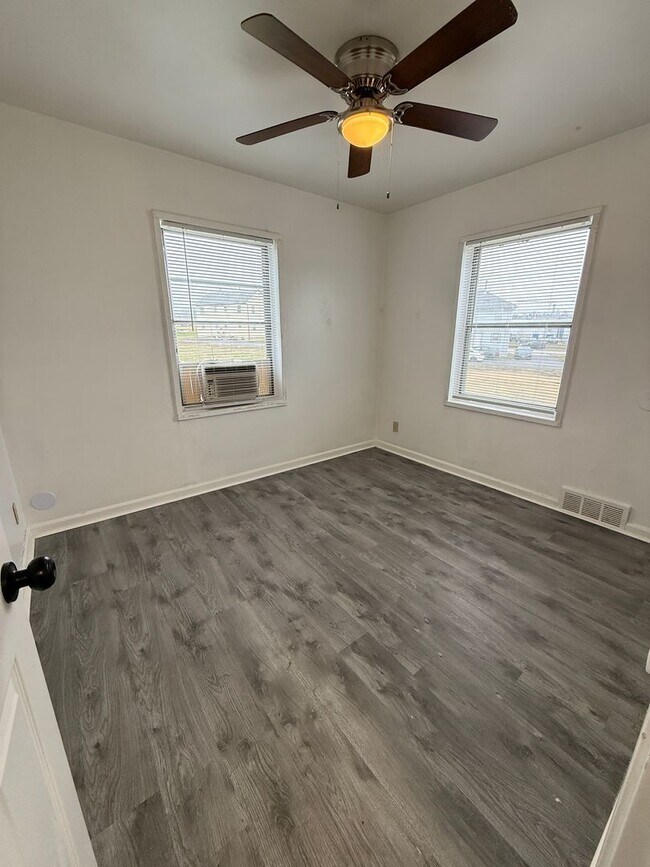 Building Photo - 9523-9525 Charlotte St