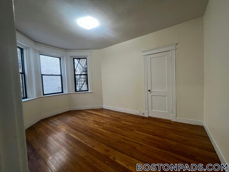 Building Photo - 1148 Commonwealth Ave