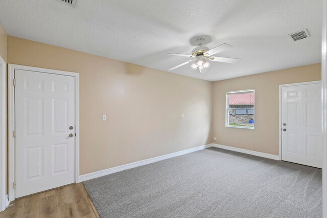 Building Photo - 40 Riddle Dr