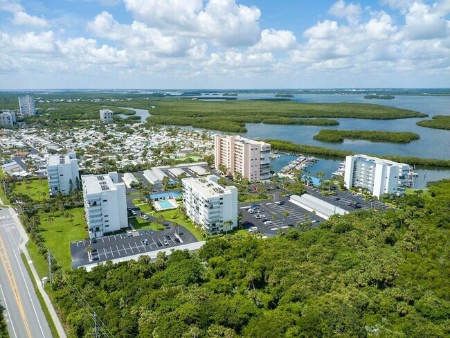 Building Photo - 5167 N Hwy A1A