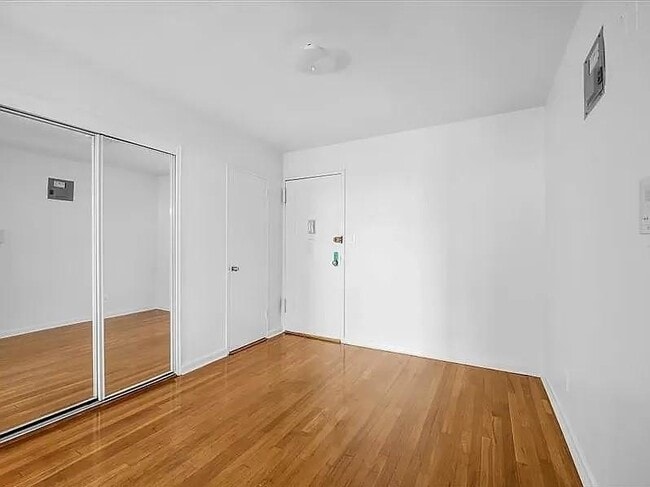 Building Photo - 2 West End Ave