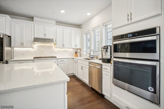 Building Photo - 29 Braeburn Ct